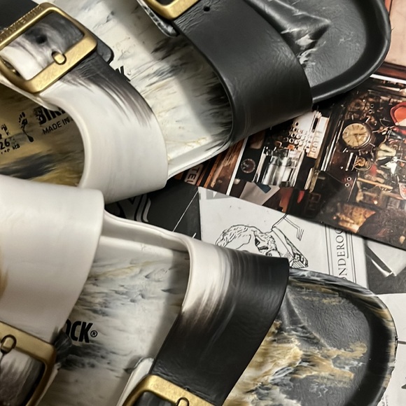 π¦ βͺοΈ π¦β’ βΌοΈ BIRKENSTOCK x Casual Lux Vibes π¦βͺοΈπ¦ - Picture 3 of 16